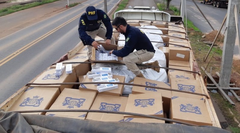 PRF APREENDE MAIS DE 110 MIL MAÇOS DE CIGARRO CONTRABANDEADOS EM PIMENTA BUENO - News Rondônia