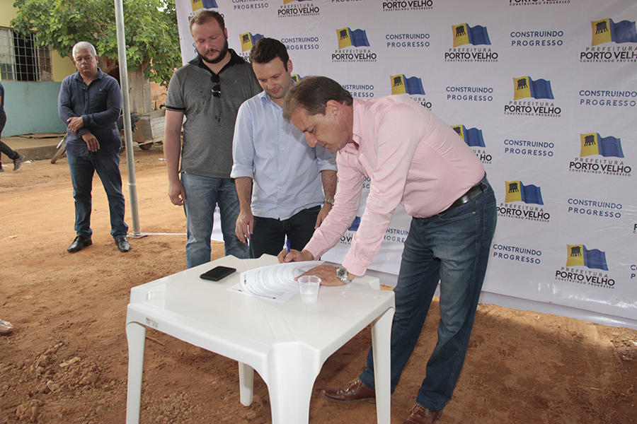 OBRAS: PREFEITO ASSINA ORDEM DE SERVIÇOS QUE BENEFICIA NOVE RUAS DA ZONA LESTE DE PORTO VELHO - News Rondônia