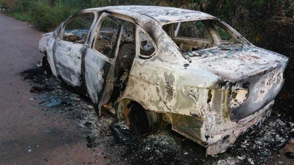 CORPO DE JOVEM É ENCONTRADO CARBONIZADO DENTRO DE VEÍCULO NA ESTRADA DO QUIXADÁ NO AC - News Rondônia