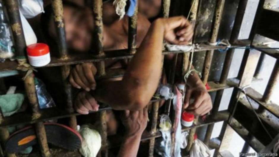 CHIFRE: ARMADOS COM ESCOPETA, BANDIDOS DE FACÇÃO INVADEM APARTAMENTO A MANDO DE PRESIDIÁRIO - News Rondônia