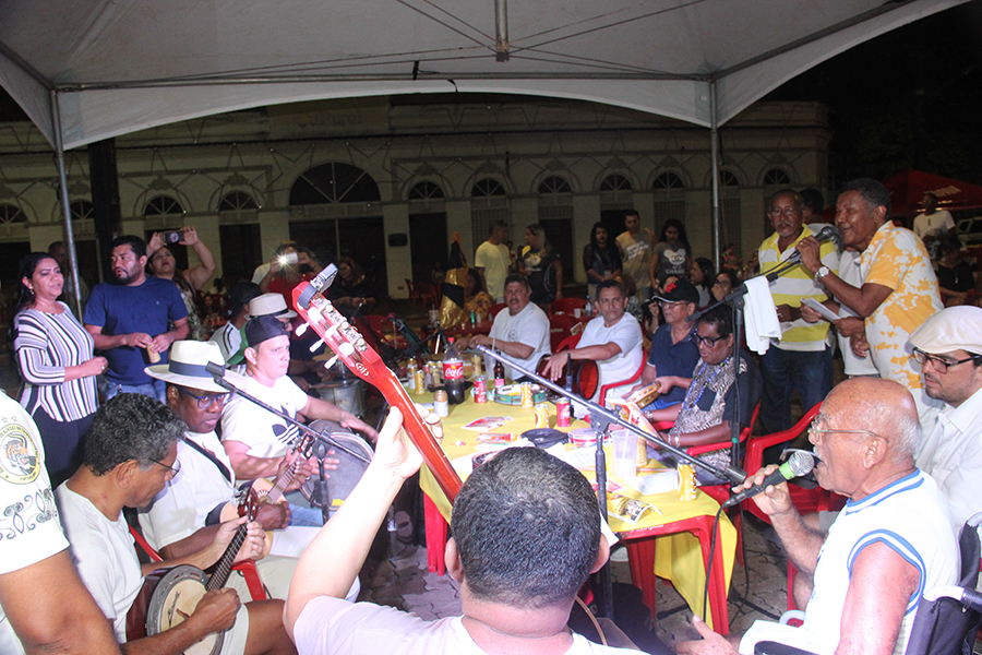 FESTA PELO DIA DO SAMBA MESMO COM MUITA CHUVA - News Rondônia