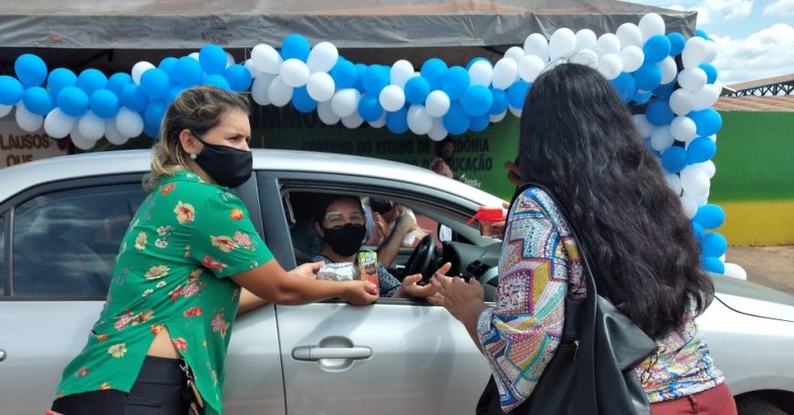 DIA DO SERVIDOR PÚBLICO - Escola Carlos Drummond de Andrade organiza drive thru de homenagens a servidores púbicos de Cacoal - News Rondônia