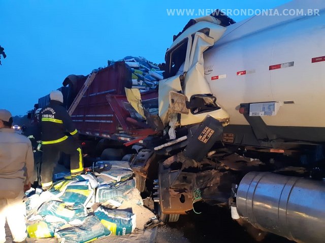 MOTORISTA ESMAGADO EM GRAVE ACIDENTE NA BR-319 É IDENTIFICADO - News Rondônia