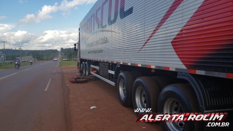 MOTOCICLISTA BATE EM CARRO E EM CARRETA QUE ESTAVA ESTACIONADA - News Rondônia