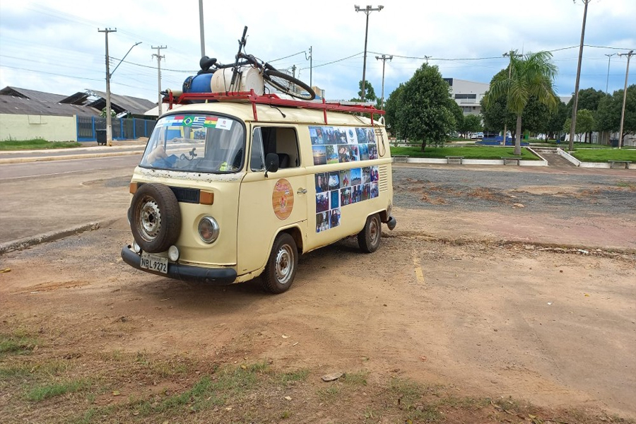 Jaru: Casal que roda América Latina em Kombi 89 faz parada no município - News Rondônia