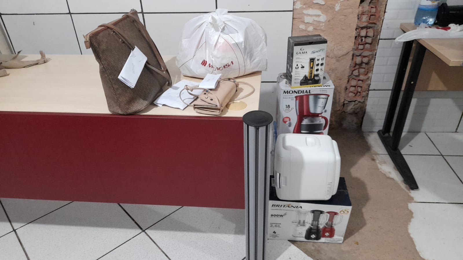 ARRASTÃO NA 7: Quadrilha de mulheres é presa após furto em várias lojas - News Rondônia
