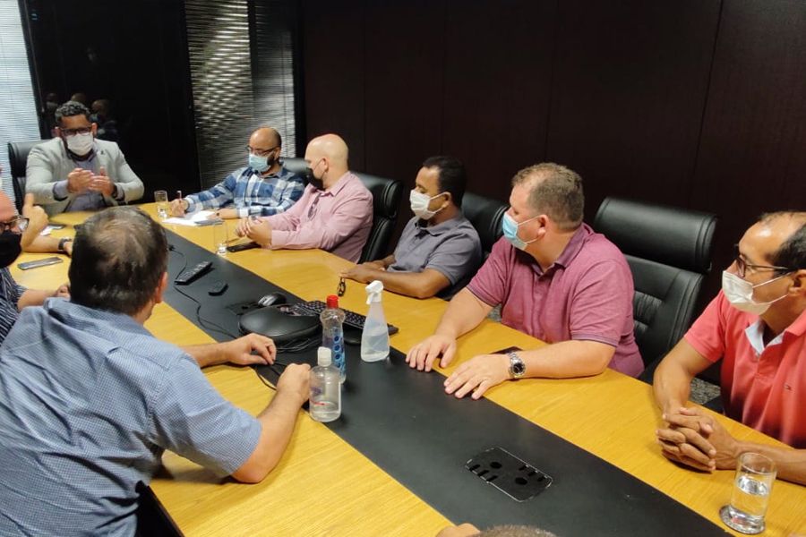 Deputado Dr. Neidson discute horas extras e escalas de plantão em reunião com classe da Saúde na PGE - News Rondônia