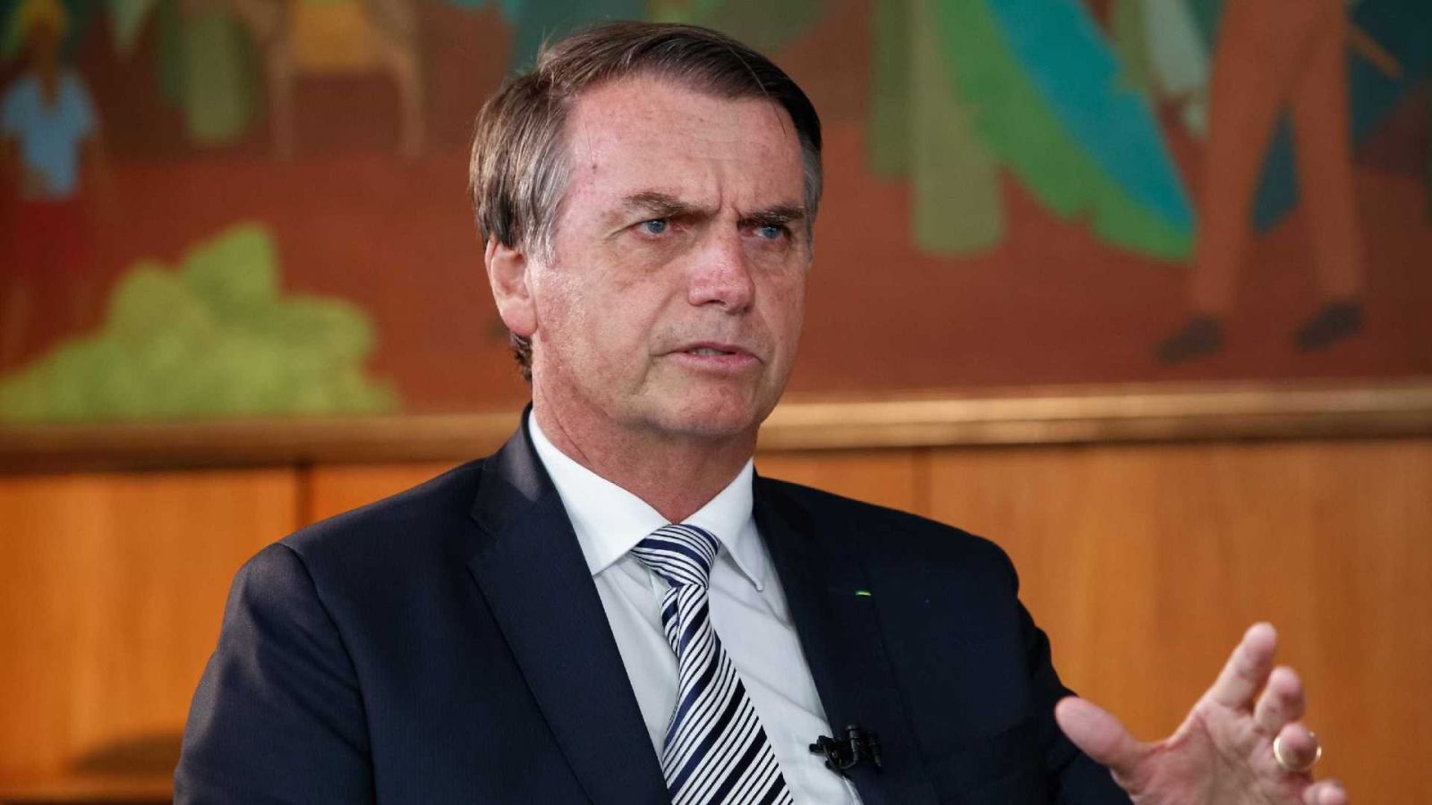 BOLSONARO DIZ QUE MIGRANTES DEVERÃO CANTAR HINO PARA ENTRAR NO BRASIL - News Rondônia