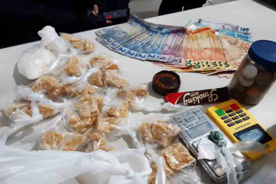 BOCA DE FUMO - Esposa de ex-presidiário morto a tiros é presa por tráfico durante perícia do crime - News Rondônia