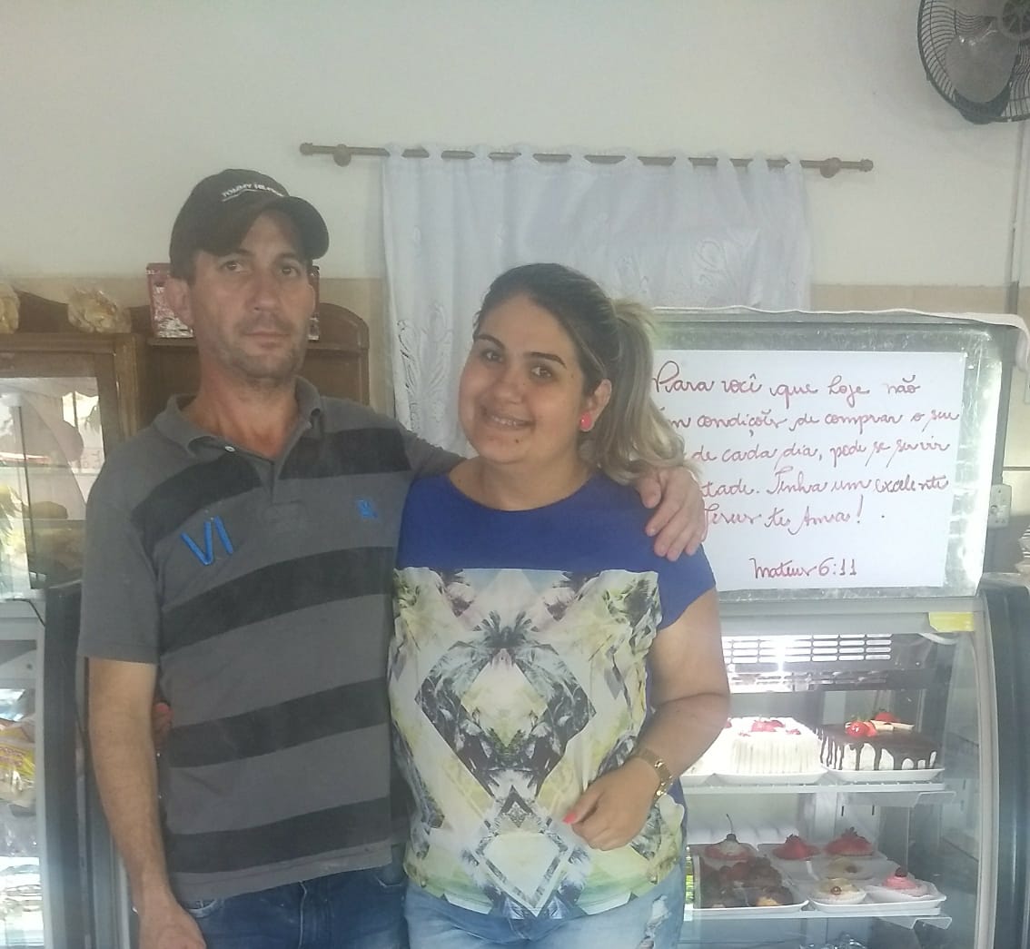 PADARIA DO PORTUGUÊS DÁ PÃO DE GRAÇA A PESSOAS NECESSITADAS E VIRALIZA - News Rondônia
