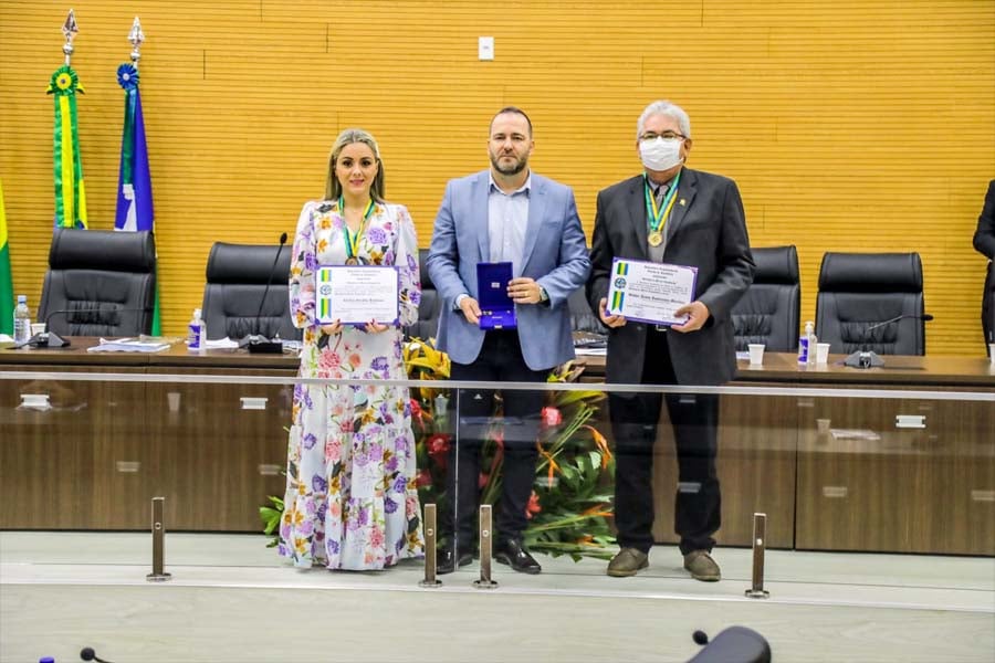 Presidente Alex Redano entrega medalhas do mérito legislativo a autoridades bolivianas - News Rondônia