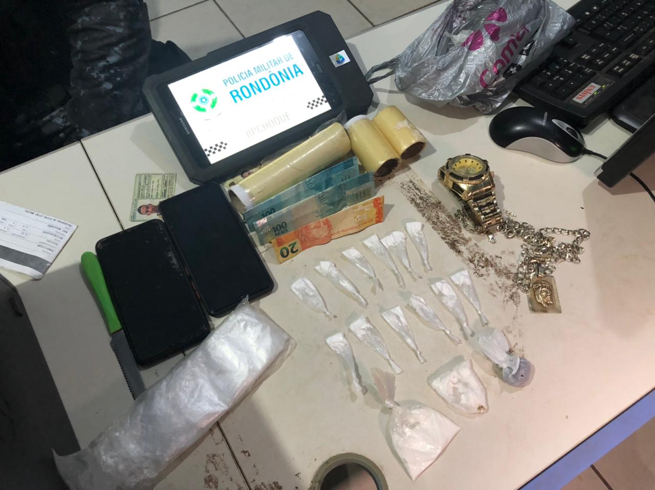 Batalhão de choque prende casal com drogas após tentar fugir de moto na zona leste - News Rondônia
