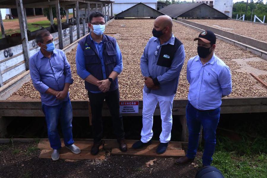 Governo de Rondônia destaca cooperativa agrícola e entrega kits do 'Mamãe Cheguei' em Nova Califórnia - News Rondônia
