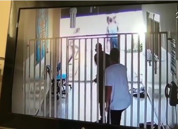 EM FRENTE DE ESCOLA RAPAZ LEVA GOLPES DE FACA - VEJA VÍDEO - News Rondônia