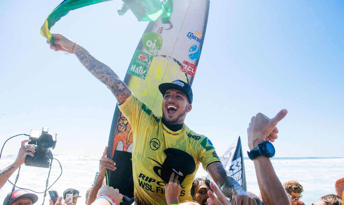 Gabriel Medina conquista título do Circuito Mundial de Surfe - News Rondônia