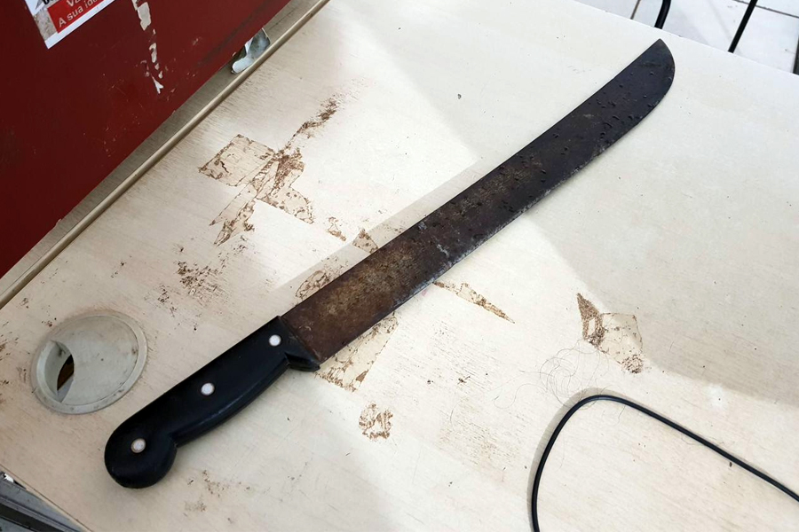 TENTATIVA DE HOMICÍDIO - Tio e sobrinho são atacados com golpes de facão durante bebedeira - News Rondônia