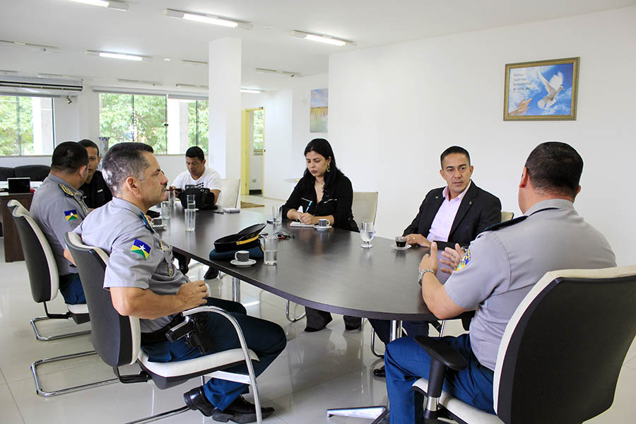 DEPUTADO ESTADUAL SARGENTO EYDER BRASIL VISITA COMANDO GERAL DA PMRO - News Rondônia