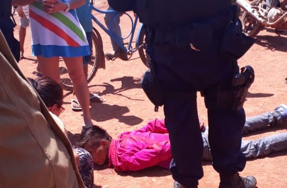 REVOLTA - MARGINAL DE 15 ANOS É ESPANCADO APÓS ATIRAR EM VÍTIMA DE ROUBO - News Rondônia
