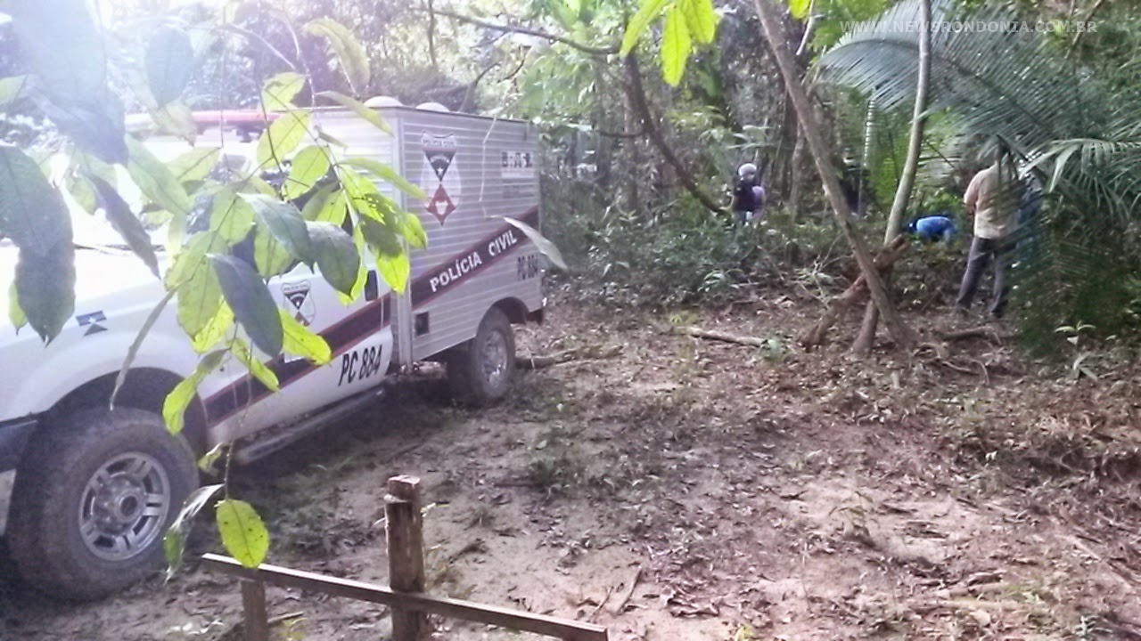HOMEM FOGE APÓS MATAR E ENTERRAR CORPO DE CASEIRO DENTRO DE COVA RASA EM DISTRITO DE PORTO VELHO - News Rondônia