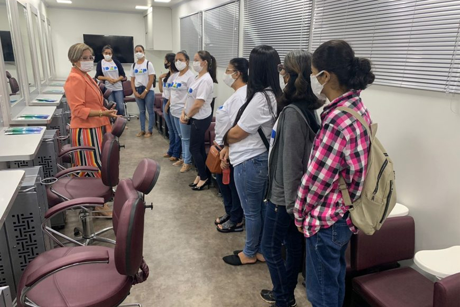 Cursos do projeto 'Educação sobre Rodas' iniciam em Vilhena; município é o terceiro a receber a escola itinerante - News Rondônia