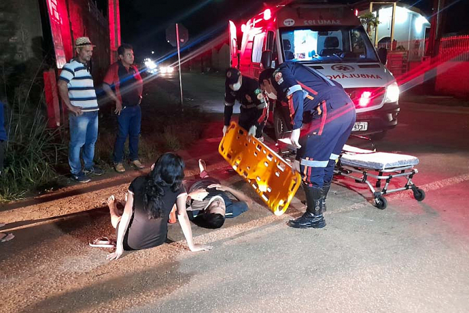 NA SUL: Acidente entre carro e moto deixa casal lesionado em cruzamento - News Rondônia