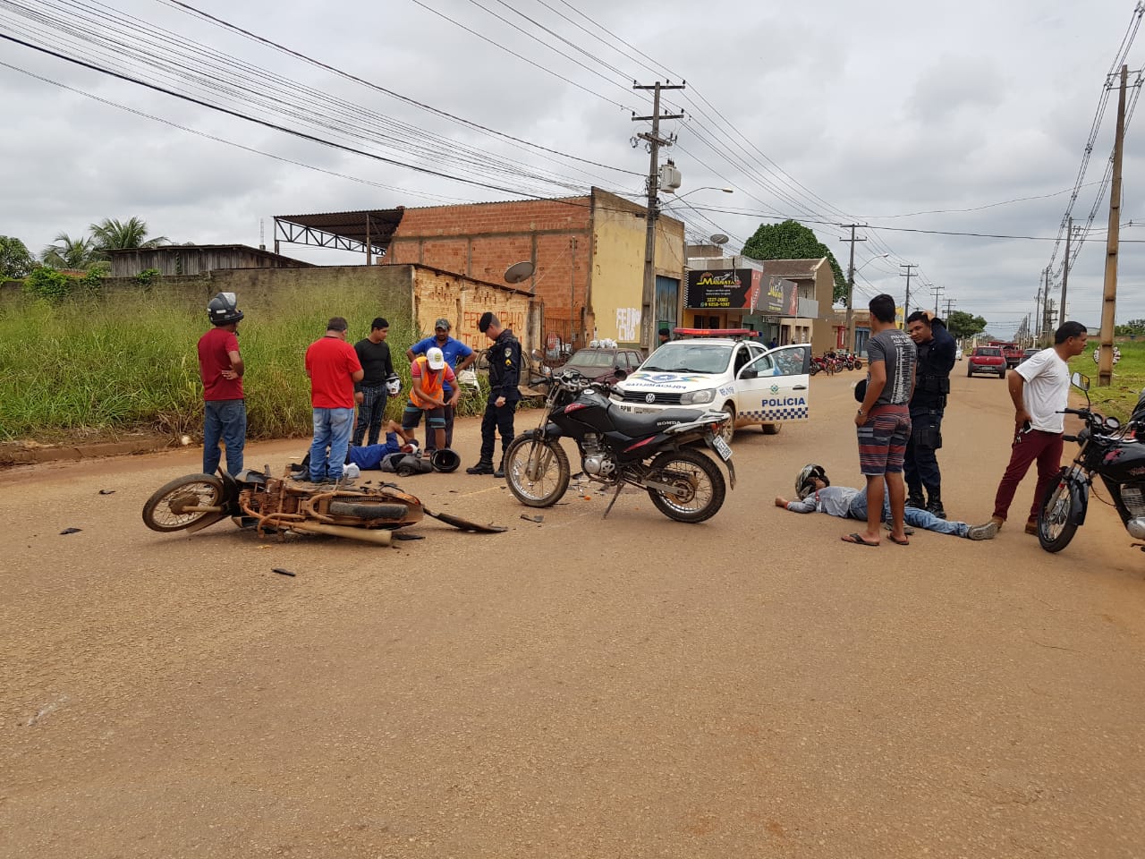 IDOSO FICA EM ESTADO GRAVE DURANTE COLISÃO FRONTAL ENTRE MOTOS NA ZONA LESTE - News Rondônia