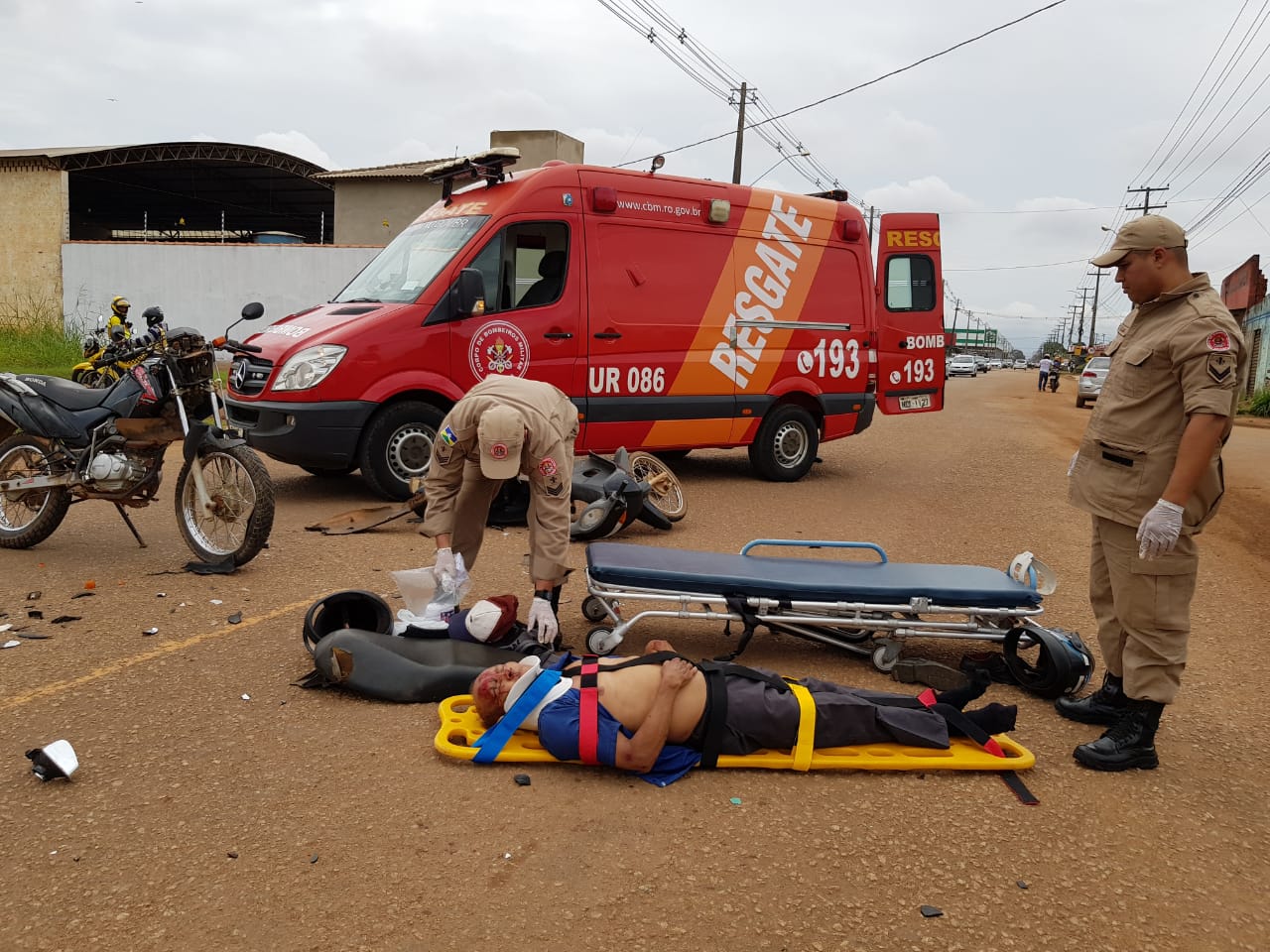 IDOSO FICA EM ESTADO GRAVE DURANTE COLISÃO FRONTAL ENTRE MOTOS NA ZONA LESTE - News Rondônia