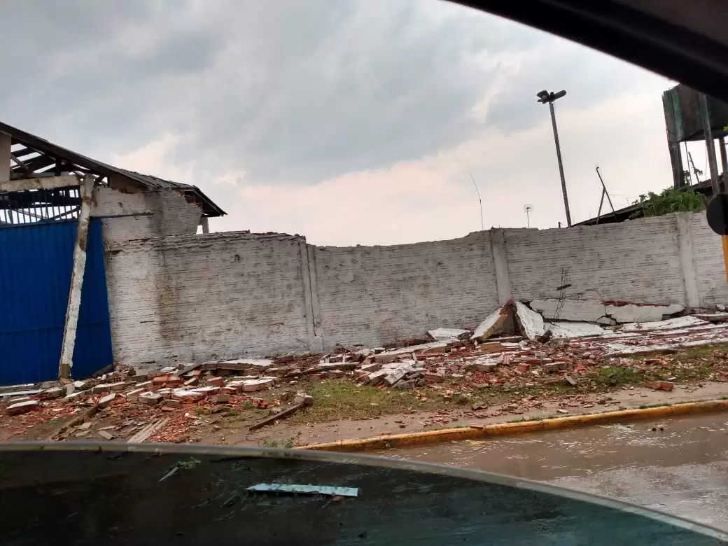Chuva de granizo causa estragos em Vilhena - News Rondônia