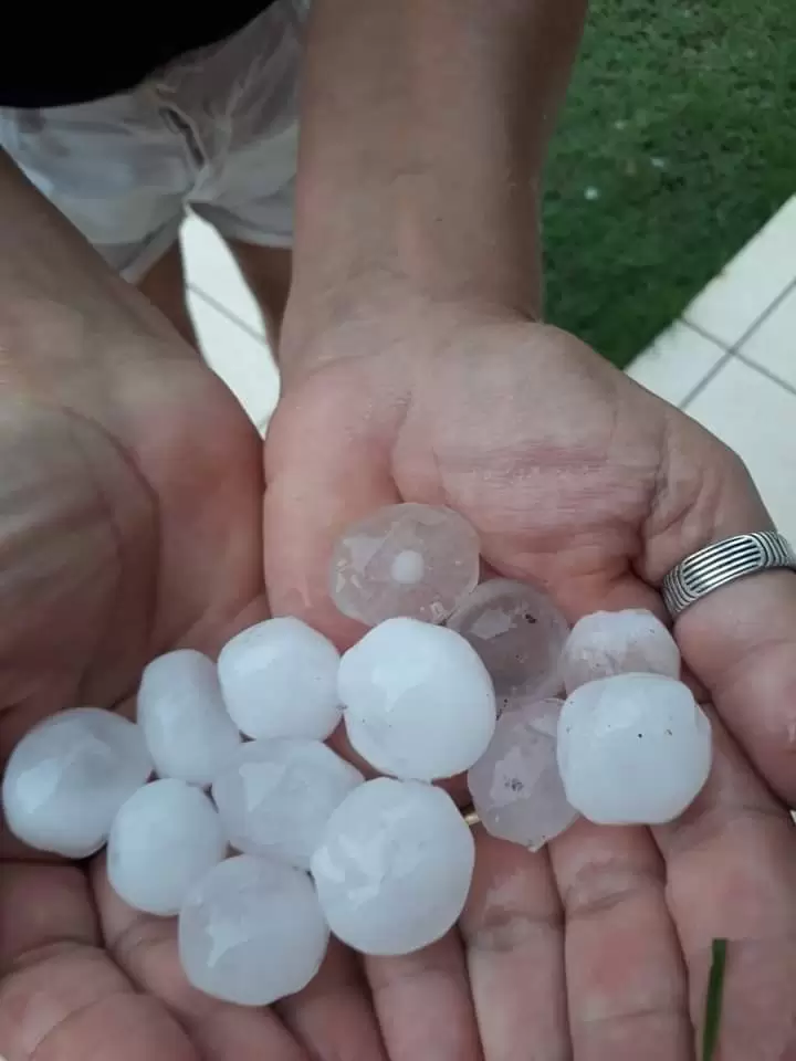 Chuva de granizo causa estragos em Vilhena - News Rondônia