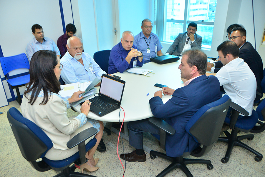 PREFEITO COBRA QUE EMPRESA TAPE BURACOS ABERTOS EM RUAS DA CAPITAL PARA OBRAS DE ABASTECIMENTO DE ÁGUA - News Rondônia