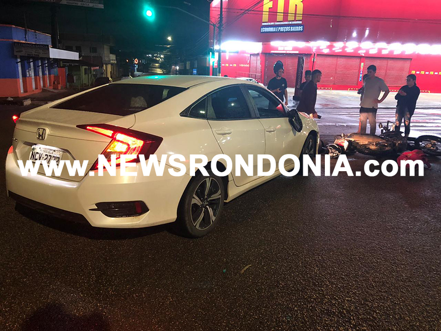Colisão entre moto e carro deixa passageira de motocicleta lesionada em cruzamento da capital - News Rondônia