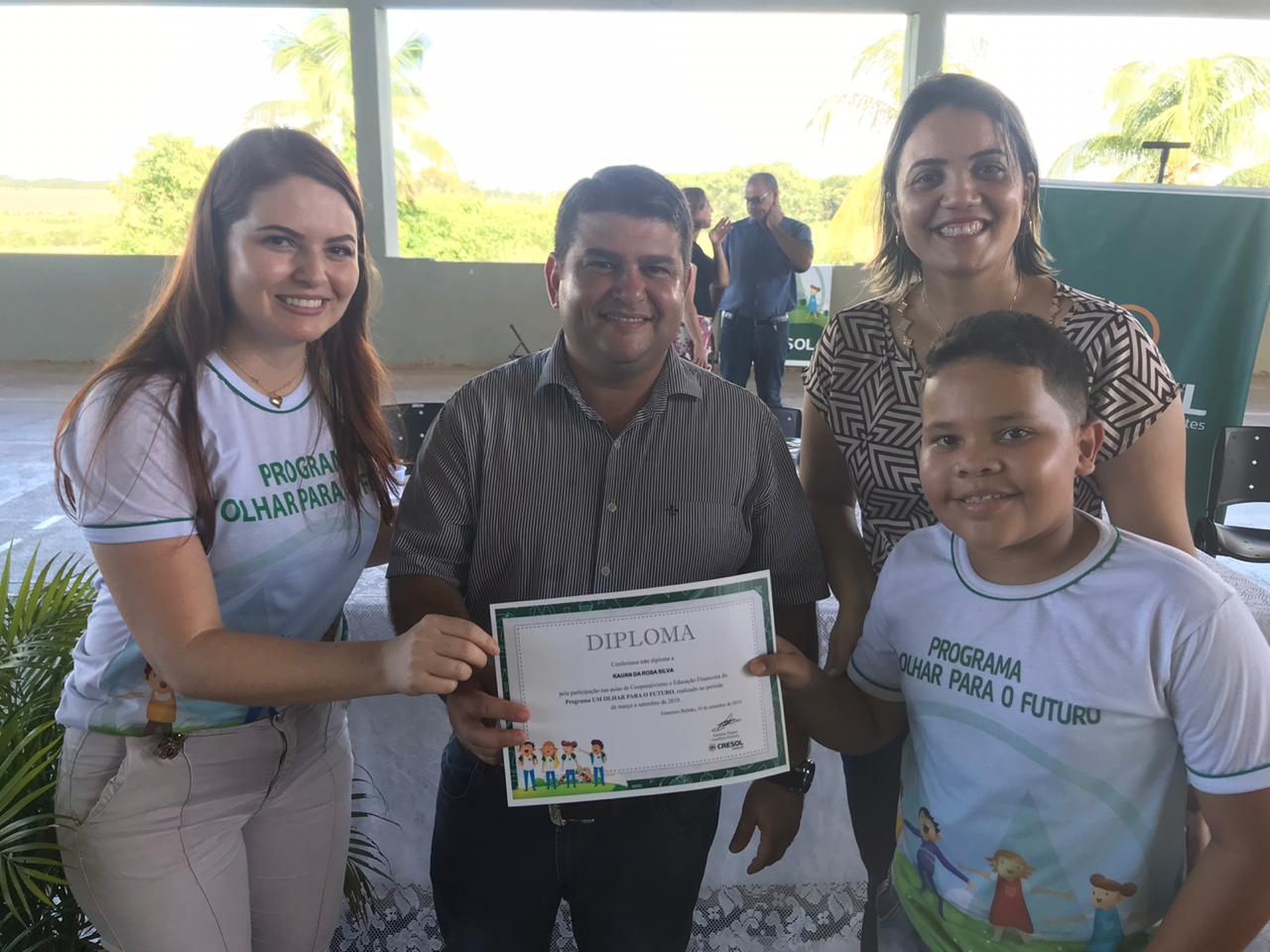 ROLIM DE MOURA  SEMEC E A COOPERATIVA CRESOL REALIZA FORMATURA DO PROGRAMA UM OLHAR PARA O FUTURO NA ESCOLA POLO FRANCISCA DURAN - News Rondônia