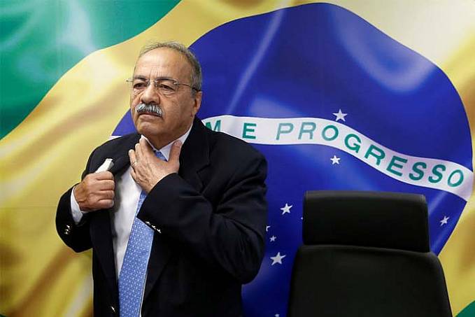 Barroso autoriza senador flagrado com dinheiro na cueca a retomar mandato - News Rondônia