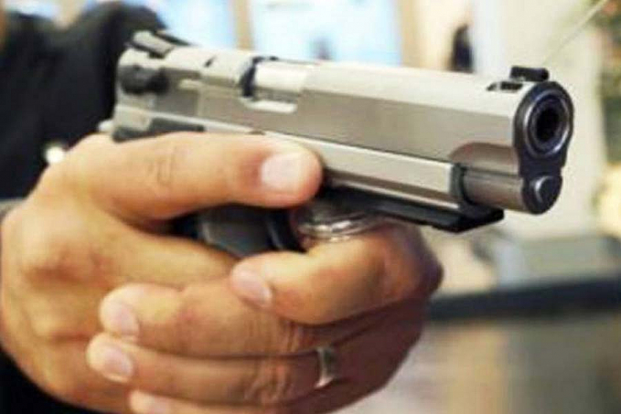 Três ladrões armados invadem restaurante, apontam pistolas para vítimas e fogem levando celulares e cartão de crédito - News Rondônia