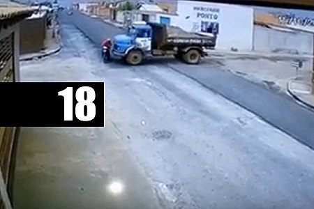 ADOLESCENTE PEGA MOTOCICLETA E MORRE AO ATINGIR CAMINHÃO; VEJA VÍDEO - News Rondônia