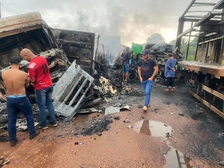 TRISTEZA: Veja imagens do grave acidente na BR-364 que terminou com motorista carbonizado - News Rondônia
