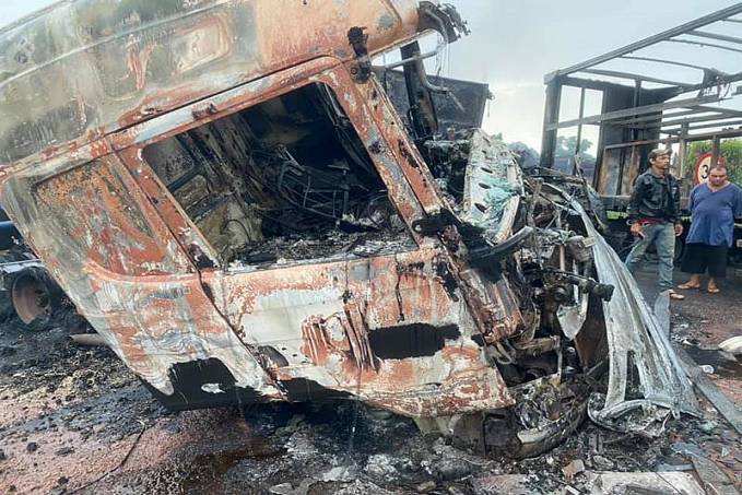 TRISTEZA: Veja imagens do grave acidente na BR-364 que terminou com motorista carbonizado - News Rondônia