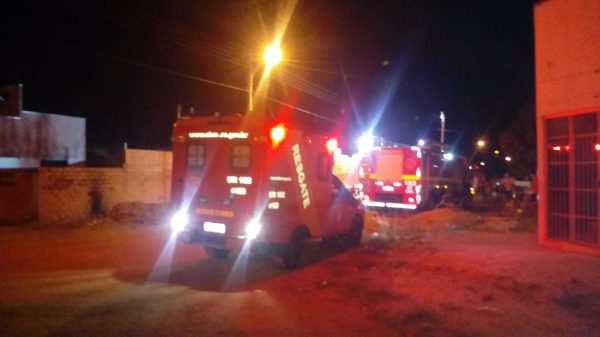 USUÁRIOS DE DROGAS ATEIAM FOGO EM CASA APÓS SEREM EXPULSOS PELA PM - News Rondônia
