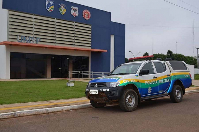 Câmeras mostram funcionária furtando dinheiro no caixa de clínica médica e garota é presa em flagrante - News Rondônia