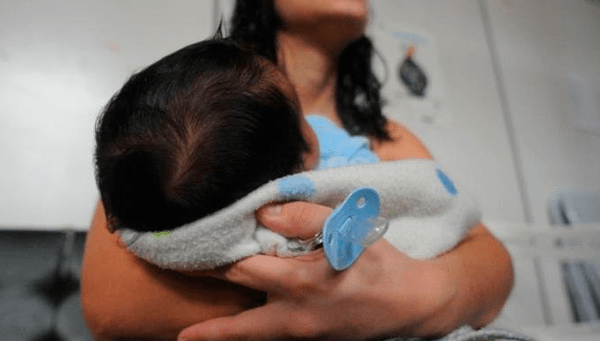 POR CIÚME, HOMEM TENTA AGREDIR ESPOSA E ACERTA A FILHA DE SEIS MESES - News Rondônia