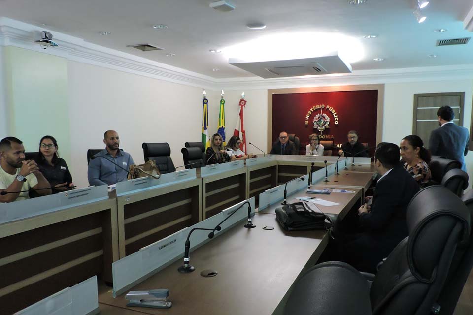 REUNIÃO NO MP DISCUTE EXECUÇÃO DE PLANO DE GESTÃO AMBIENTAL PARA REFORÇAR COMBATE ÀS QUEIMADAS - News Rondônia