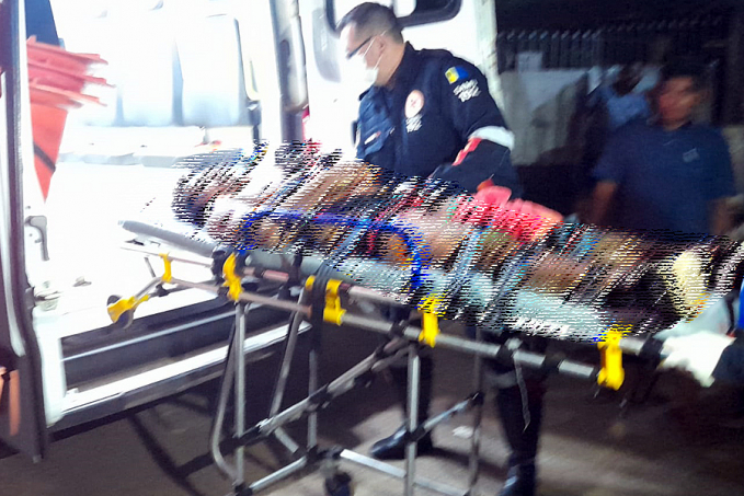 TOMANDO UMA: Homem é atacado a tiros em frente a residência na zona sul - News Rondônia