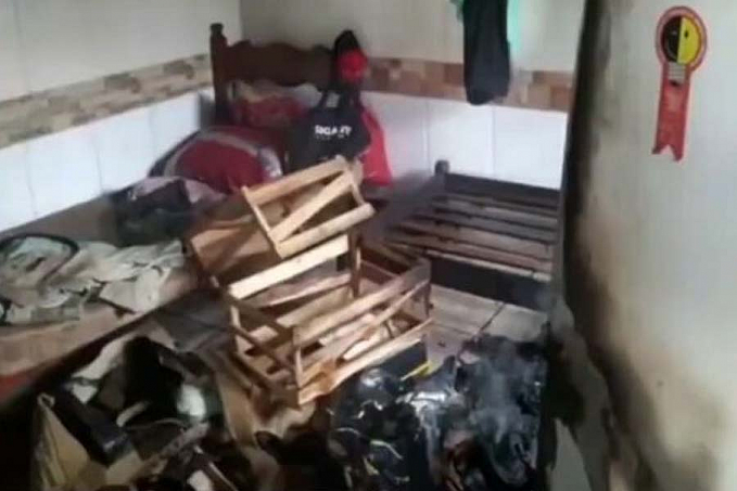 VEJA VÍDEO - Filho tranca idoso no quarto para ser queimado vivo em Rondônia - News Rondônia