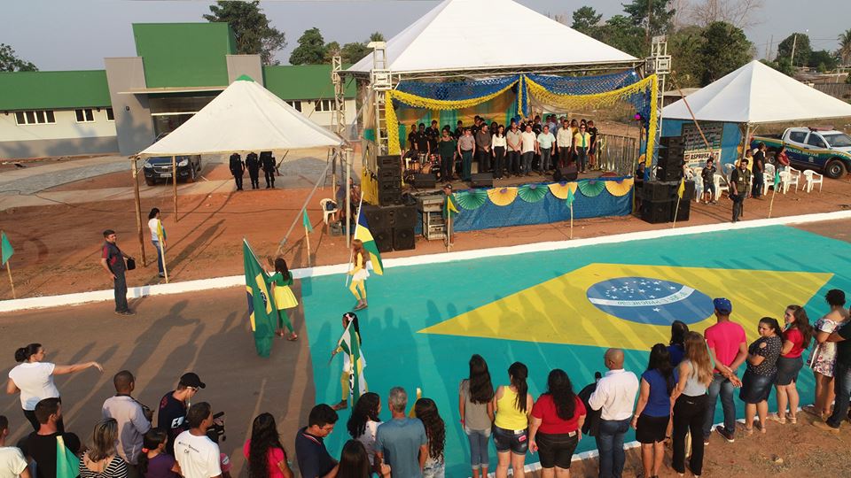 DESFILE DE 7 DE SETEMBRO MOVIMENTA DISTRITO DE DIVINÓPOLIS, EM CACOAL - News Rondônia