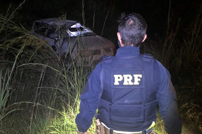 Caminhonete com quatro pessoas capota na BR-319 - News Rondônia