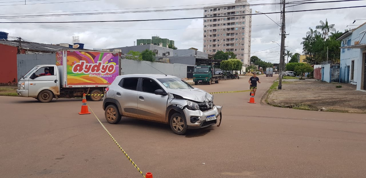 AVANÇOU - Colisão termina em capotamento da viatura da Polícia Civil que fazia testes - News Rondônia