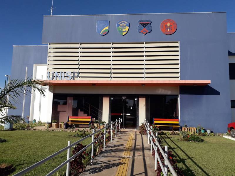 APÓS MENTIR E PADRASTO SER PRESO ACUSADO DE FURTO, ADOLESCENTE DE 17 ANOS PROCURA A POLÍCIA E ASSUME AUTORIA DO CRIME - News Rondônia