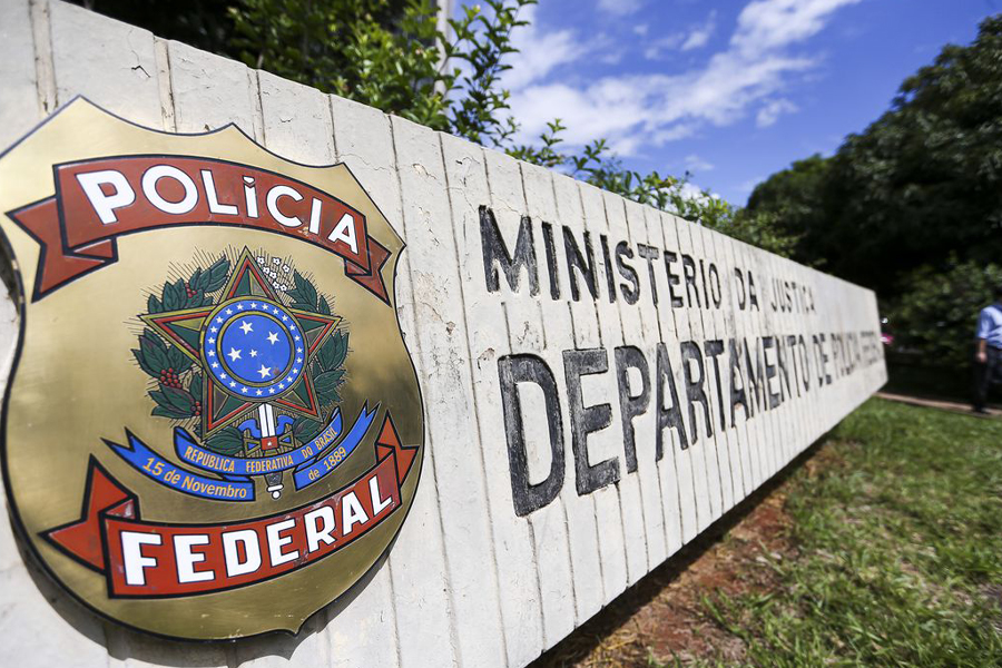 PF faz operação contra fraudes em contratos na UFRJ - News Rondônia