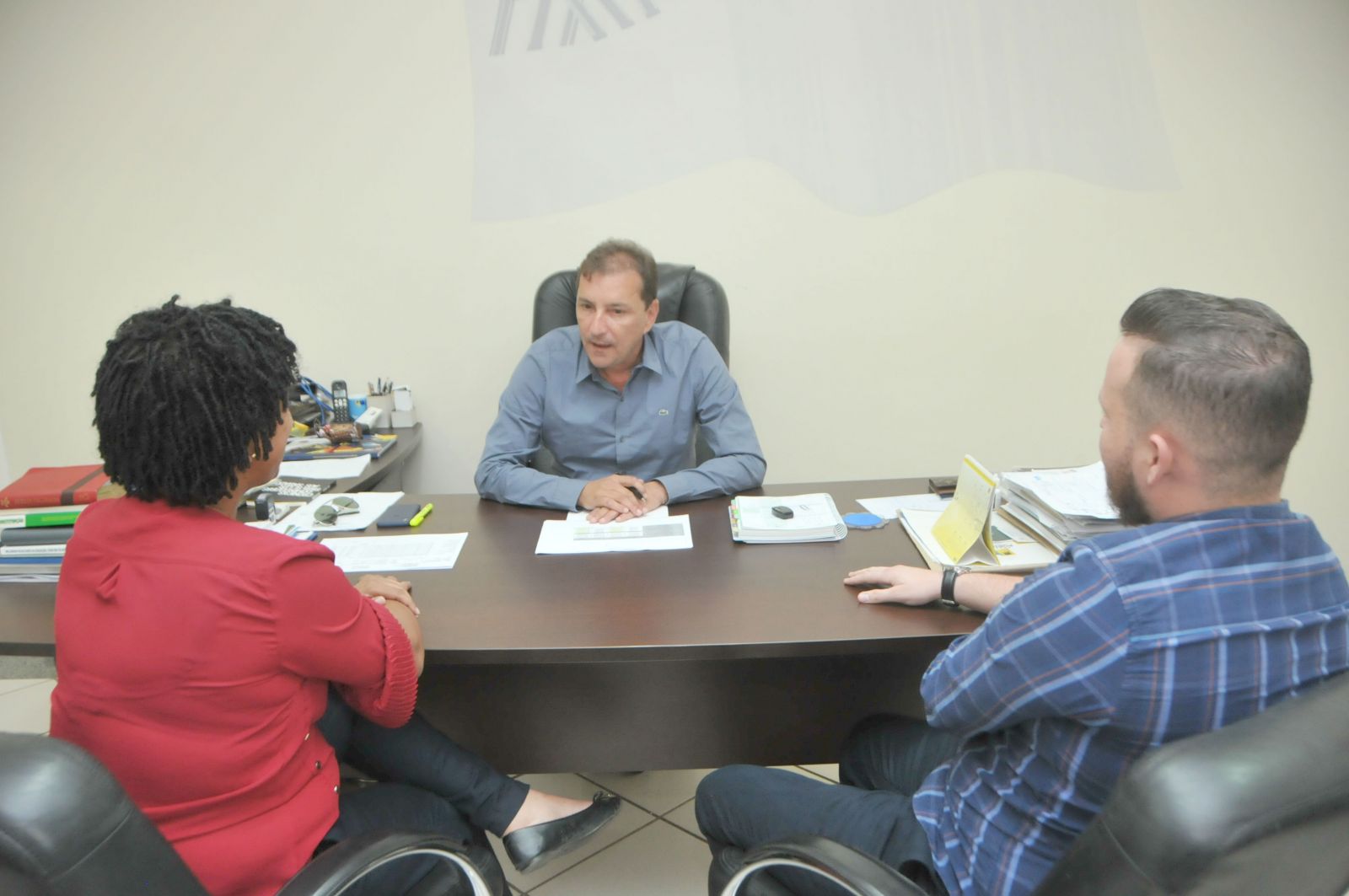 EM VISITA DE CORTESIA AO PREFEITO HILDON CHAVES, SILVIA CRISTINA DIZ QUE DARÁ APOIO À PORTO VELHO - News Rondônia