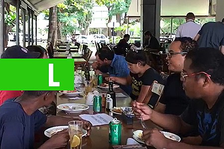 CLIENTE ACUSA RESTAURANTE DE PRECONCEITO E VOLTA COM MORADORES DE RUA - VEJA VÍDEO - News Rondônia